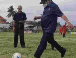 Buka Liga 3 Askab PSSI, Wabup Lombok Timur Tendang Bola Pertama