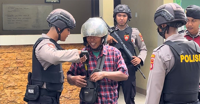 Penjagaan Ketat Mako Polres Lobar