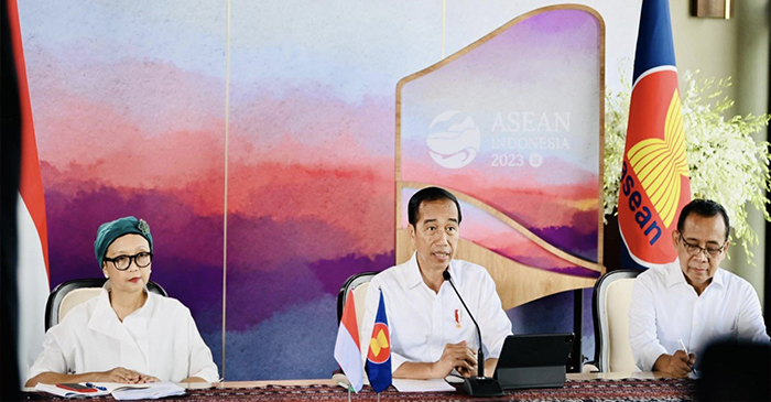 Presiden Jokowi Saat Konferensi Pers