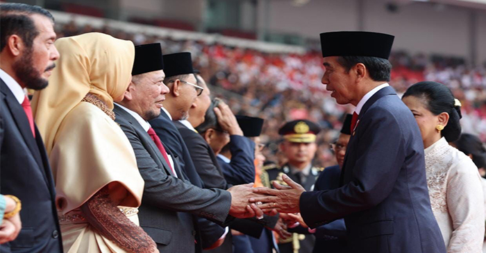 LaNyalla bersalaman dengan Presiden Jokowi