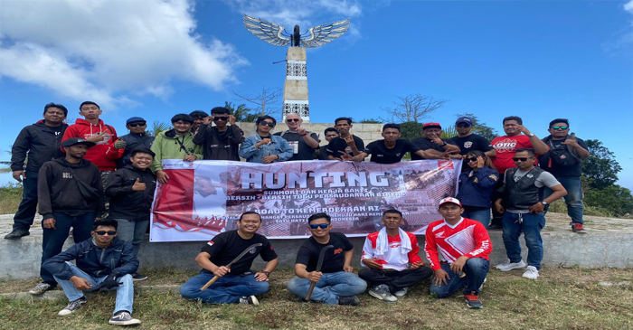 Bersih-Bersih Tugu Persaudaraan Bikers